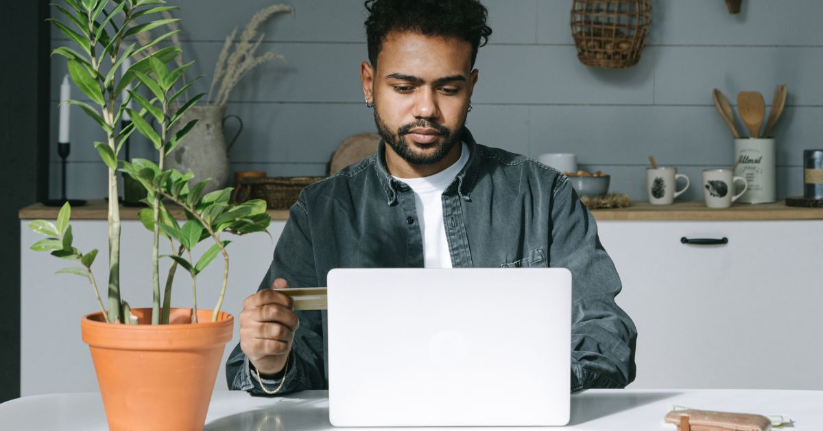 https://32.veritasbanking.com/Fausse mise à jour d'identité :un piège qui menace vos données
